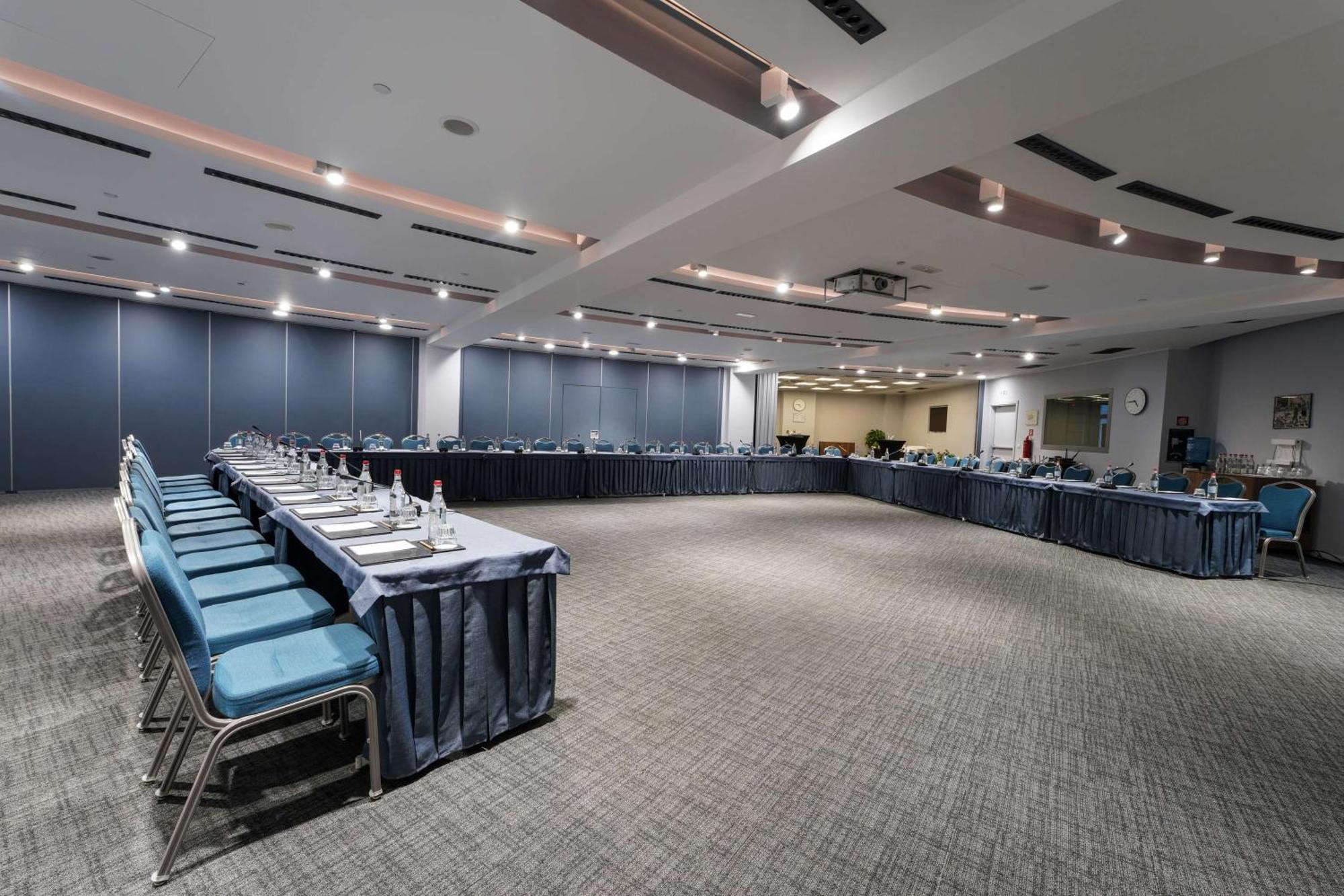 Отель Doubletree By Hilton 4*